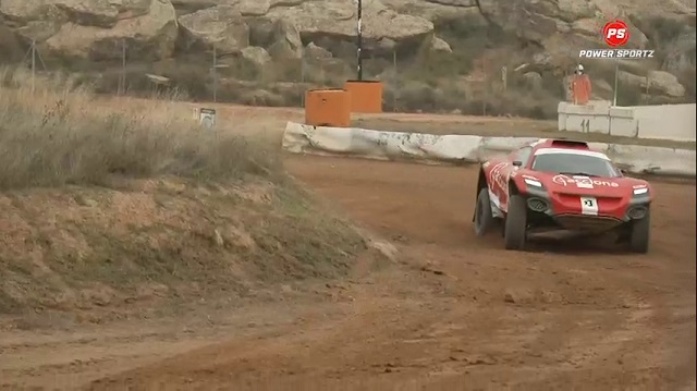 Motorsport: Haunting noise of Extreme E cars in first test at MotorLand 